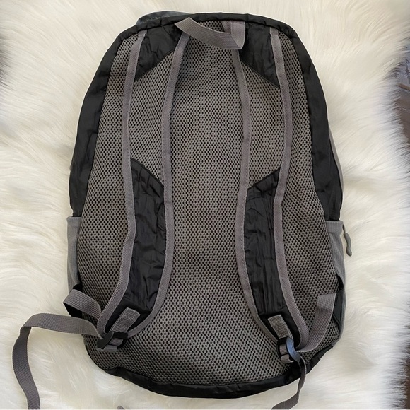 Travelon Urban 11.5 x 18 x 6 Slate Backpack at Lowes.com Travelon 100% Polyester lightweight Black and Gray Backpack Unisex